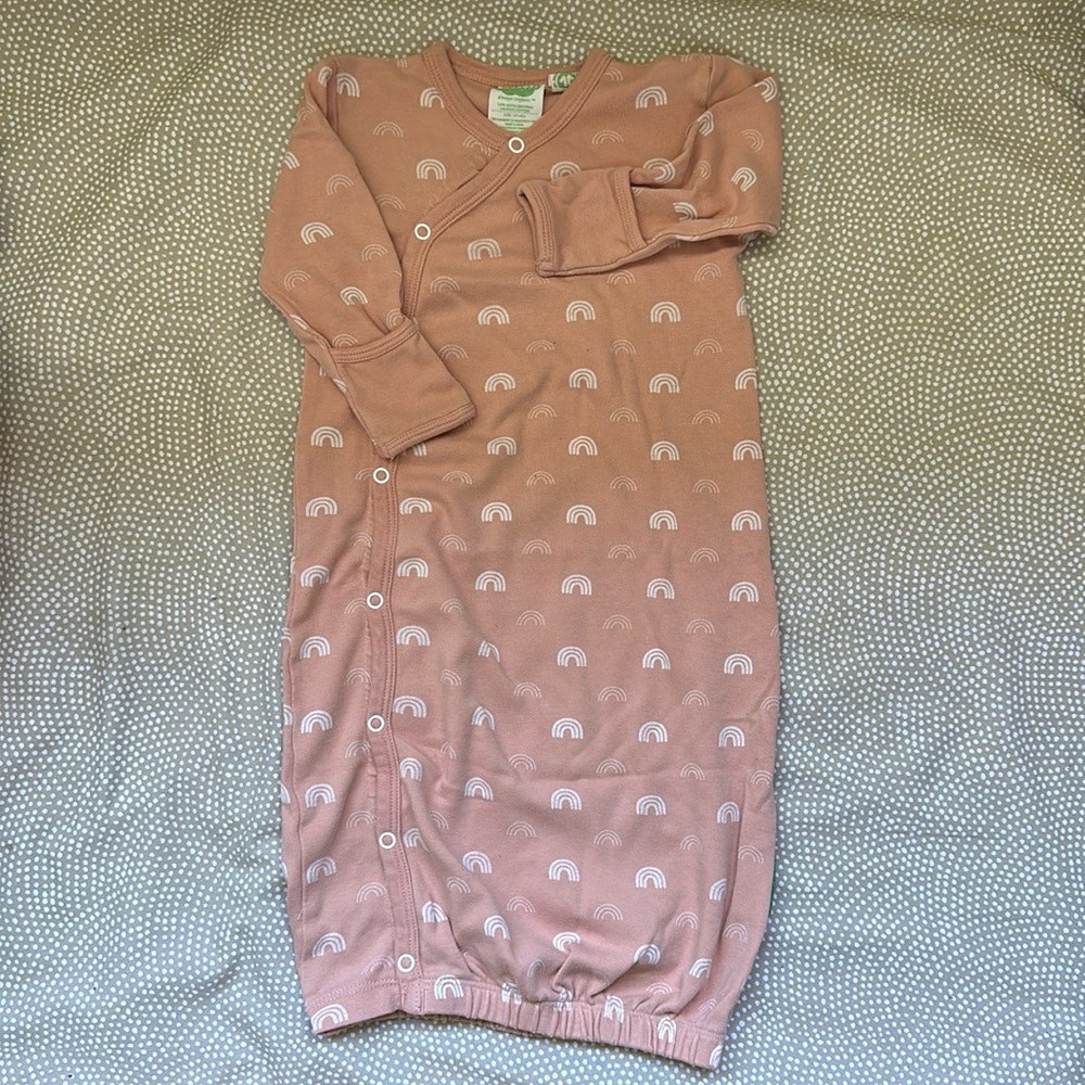 Parade organics sleep gown peach with white rainbows 3-6m gently used